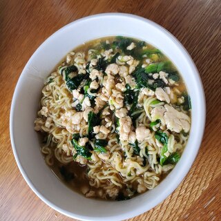 鶏ミンチとほうれん草のあんかけラーメン